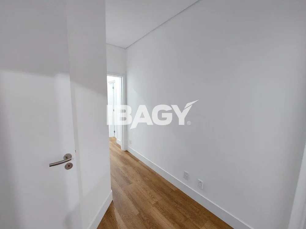 Furnished 133 m² apartment with 3 en-suite bedrooms — photo 35