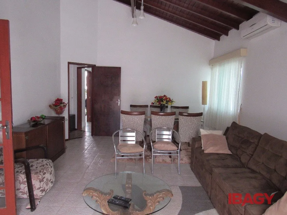 House with 4 bedrooms and 380 m², 2 parking spots — photo 8