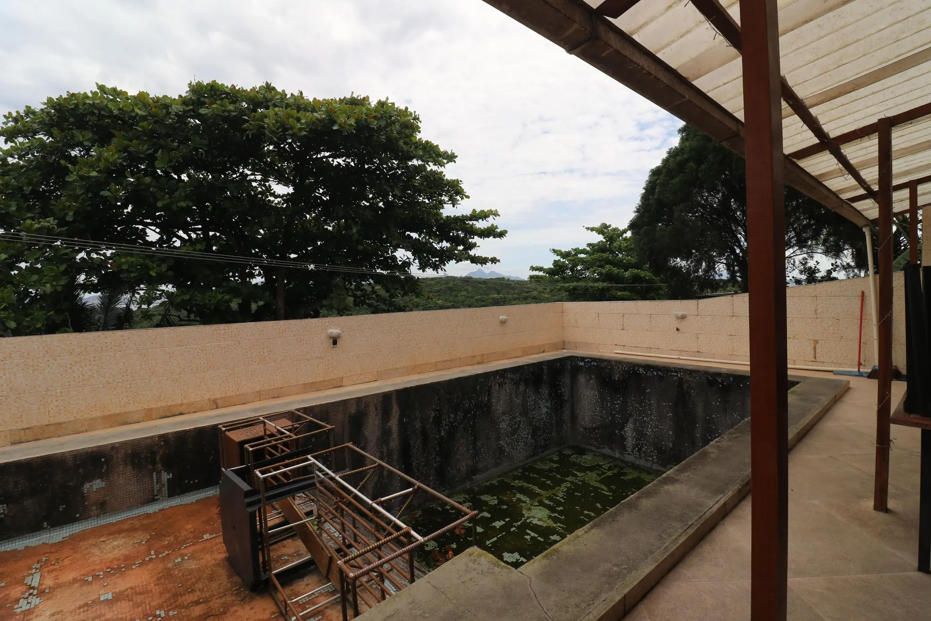 90 m² apartment with a water view and a grill on the balcony — photo 25