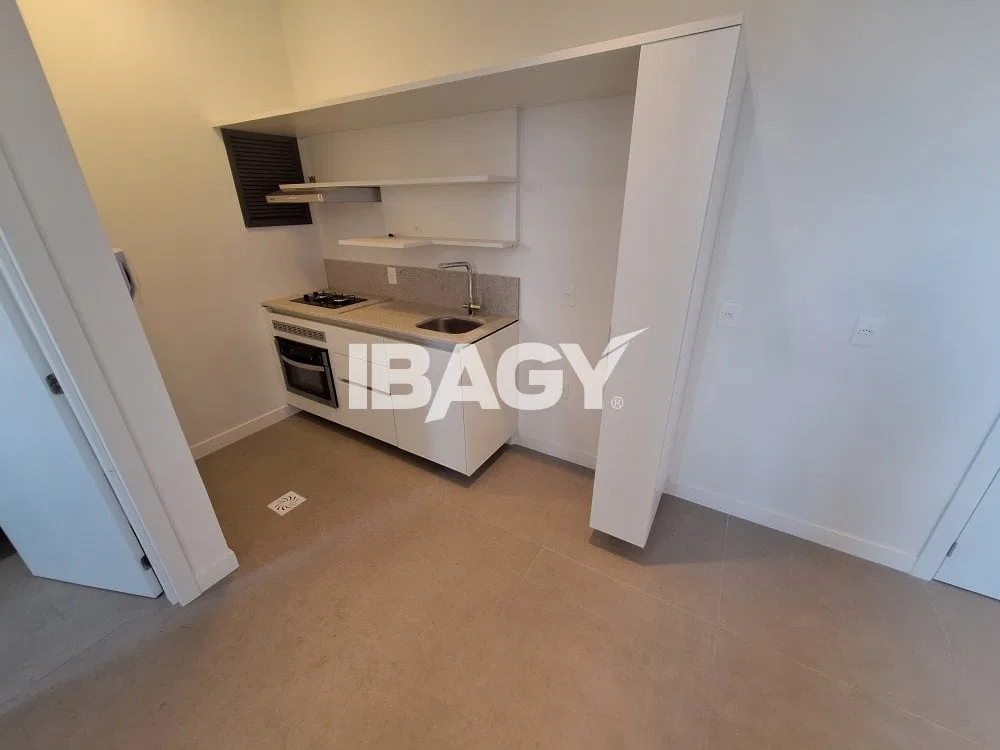 Unfurnished 1-bedroom studio, 59 m² with 2 parking spots — photo 2