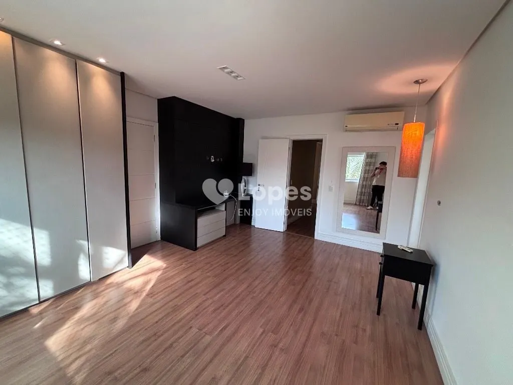 Unfurnished house with 7 bedrooms and 10 bathrooms — photo 35