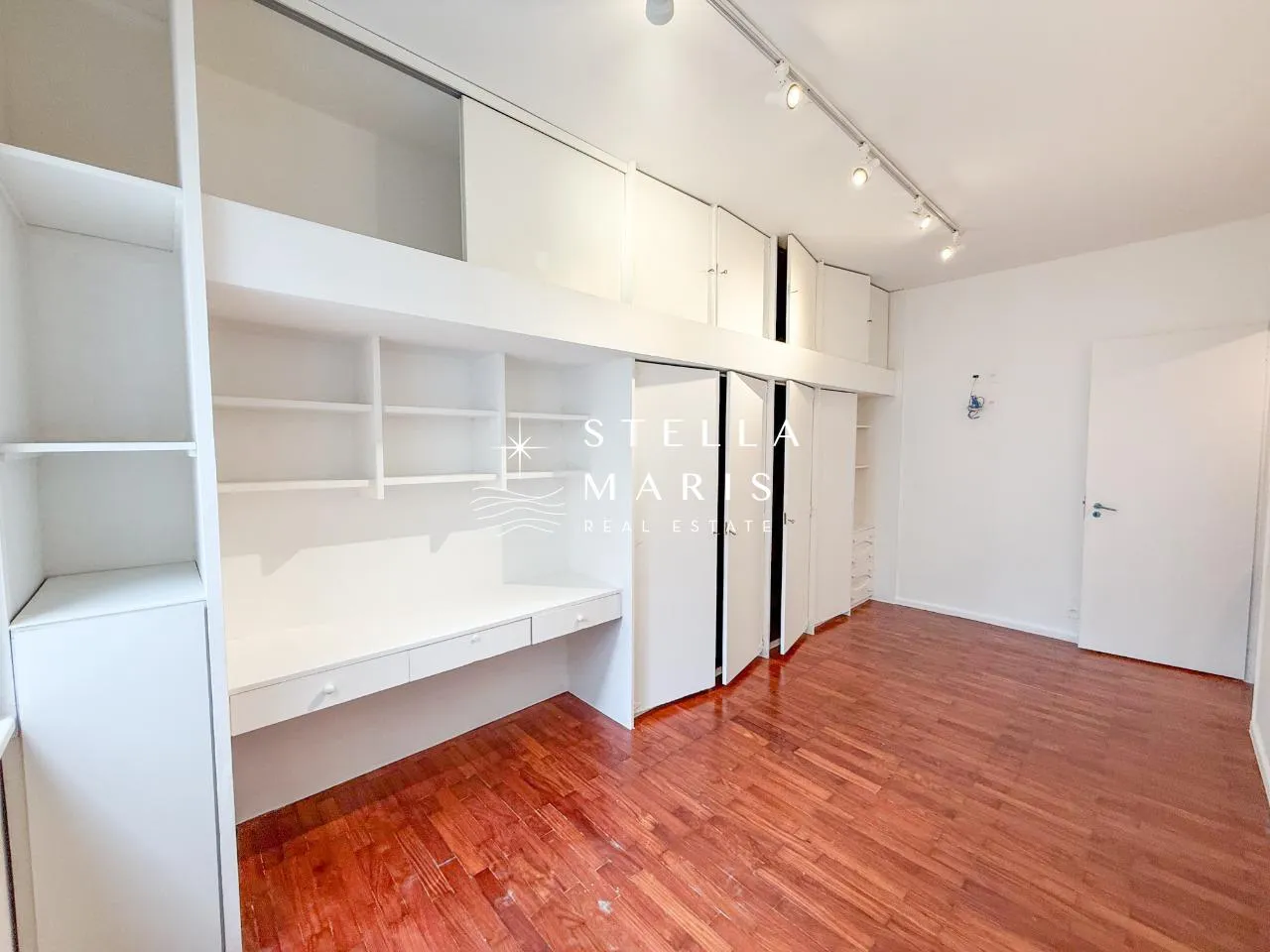 Rental apartment with 3 bedrooms and 3 bathrooms — photo 17