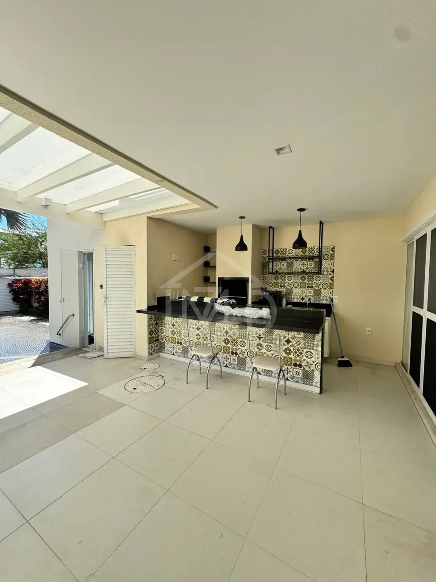 House 390 m² with 5 bedrooms and an open-plan kitchen — photo 27