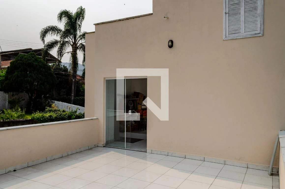 3-bedroom house with a mountain view in Florianópolis — photo 9