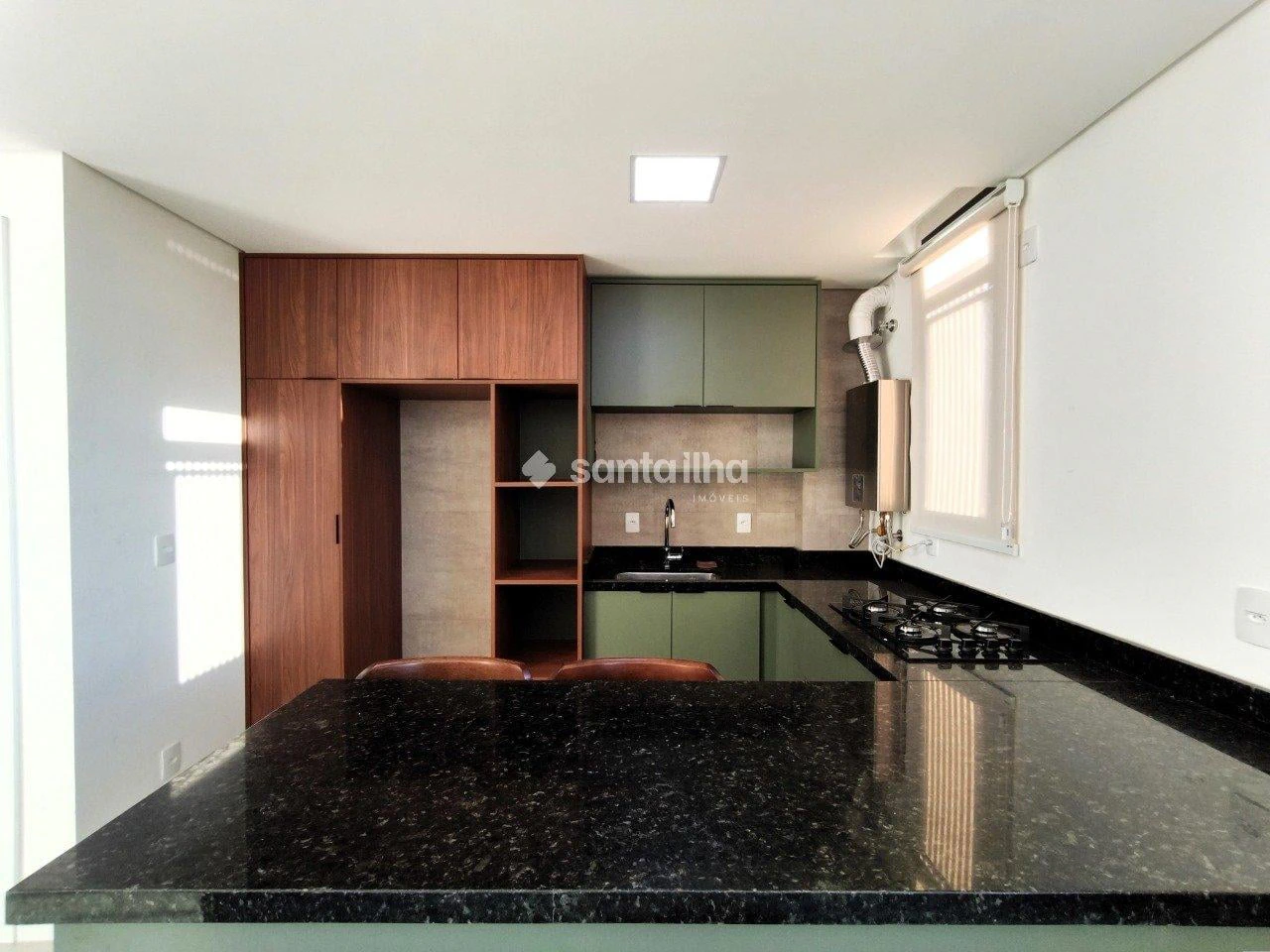 Furnished apartment, 39 m², with floor-to-ceiling windows