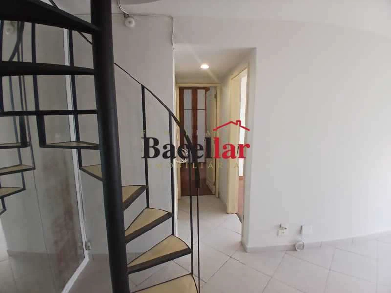Top-floor apartment with 2 bedrooms and 2 baths, 122 m² — photo 24