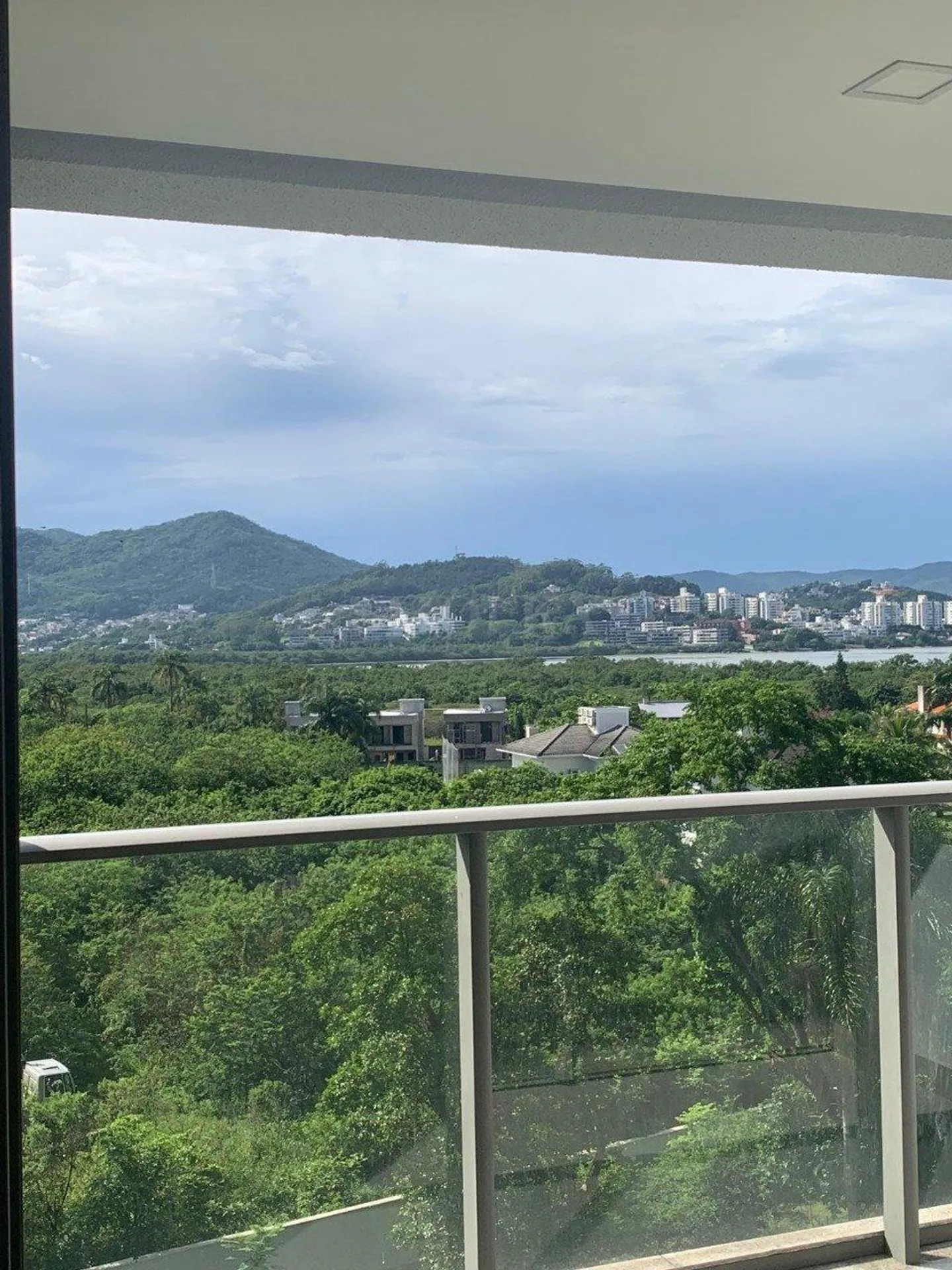 3-bedroom apartment with a grill on the balcony — photo 30