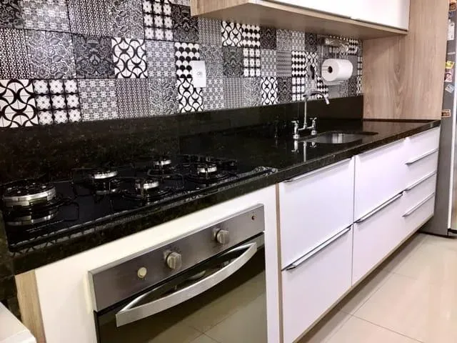 Furnished apartment, 94 m², with a glass-enclosed balcony — photo 5