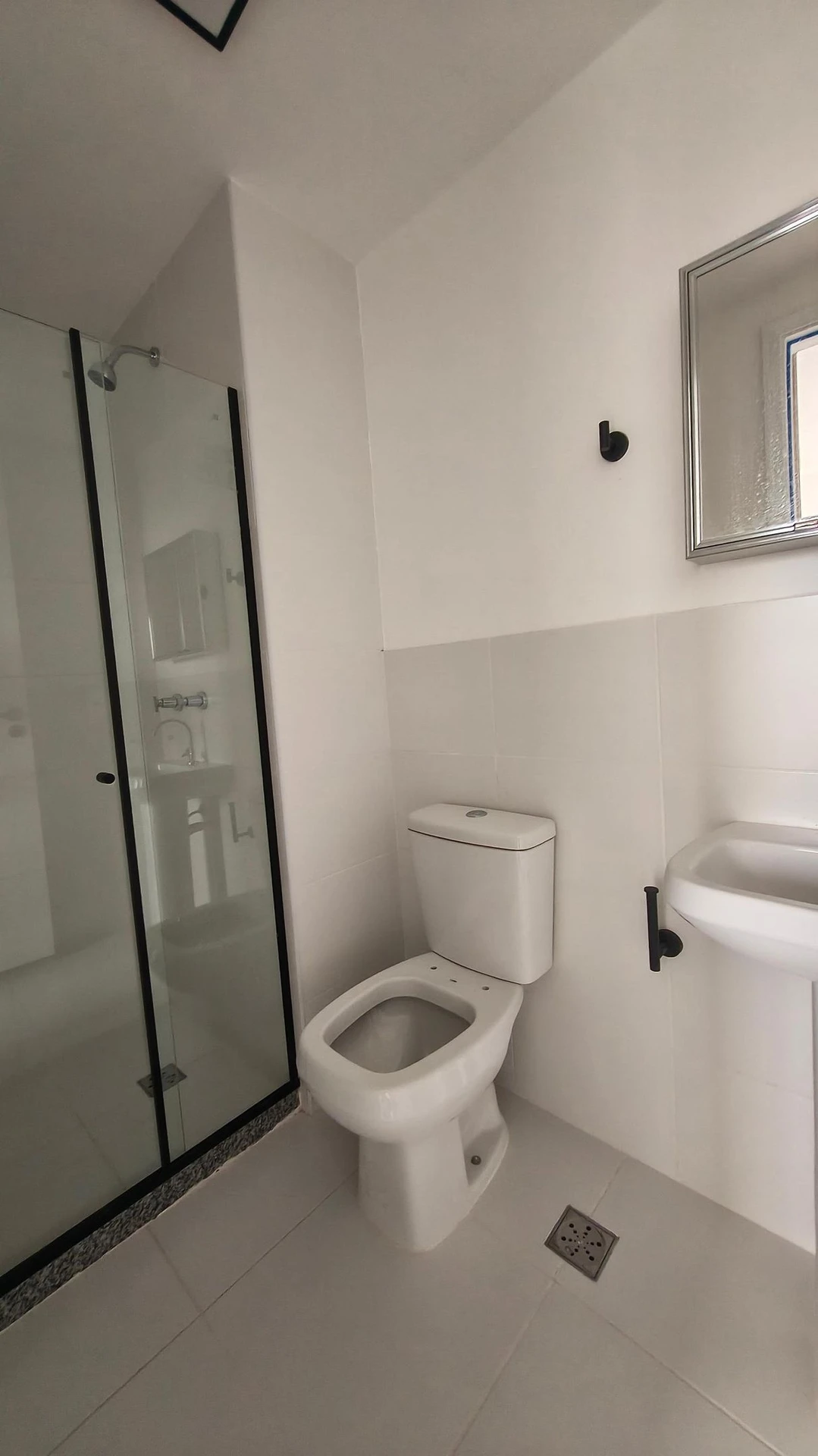 Unfurnished apartment with 2 bedrooms and open-plan kitchen — photo 13