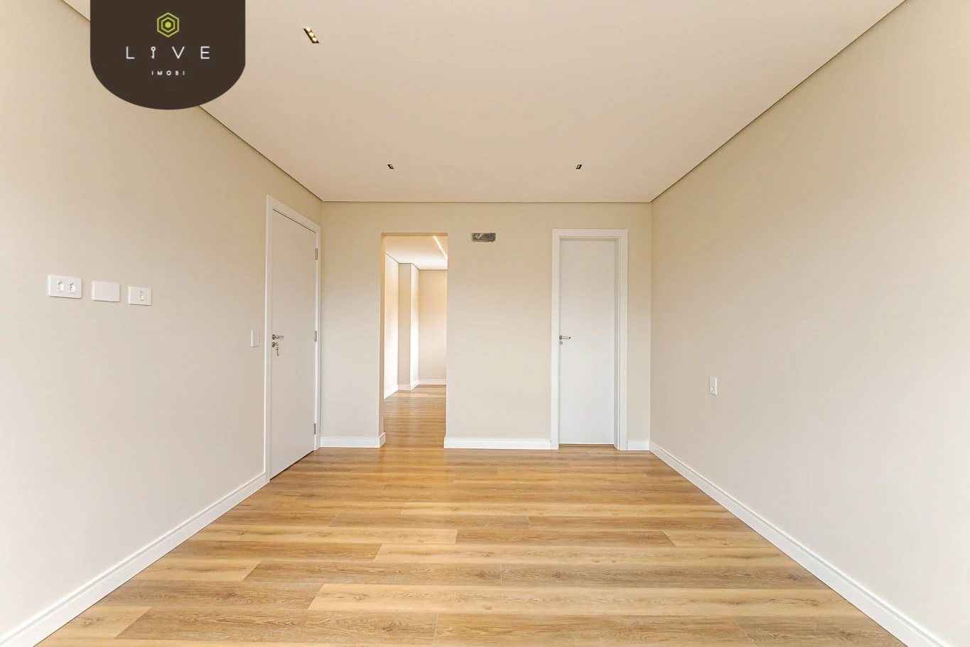 3-bedroom apartment with glazed balcony and private BBQ — photo 26