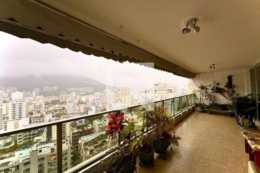 Furnished apartment, 180 m², with a glass-enclosed balcony — photo 3