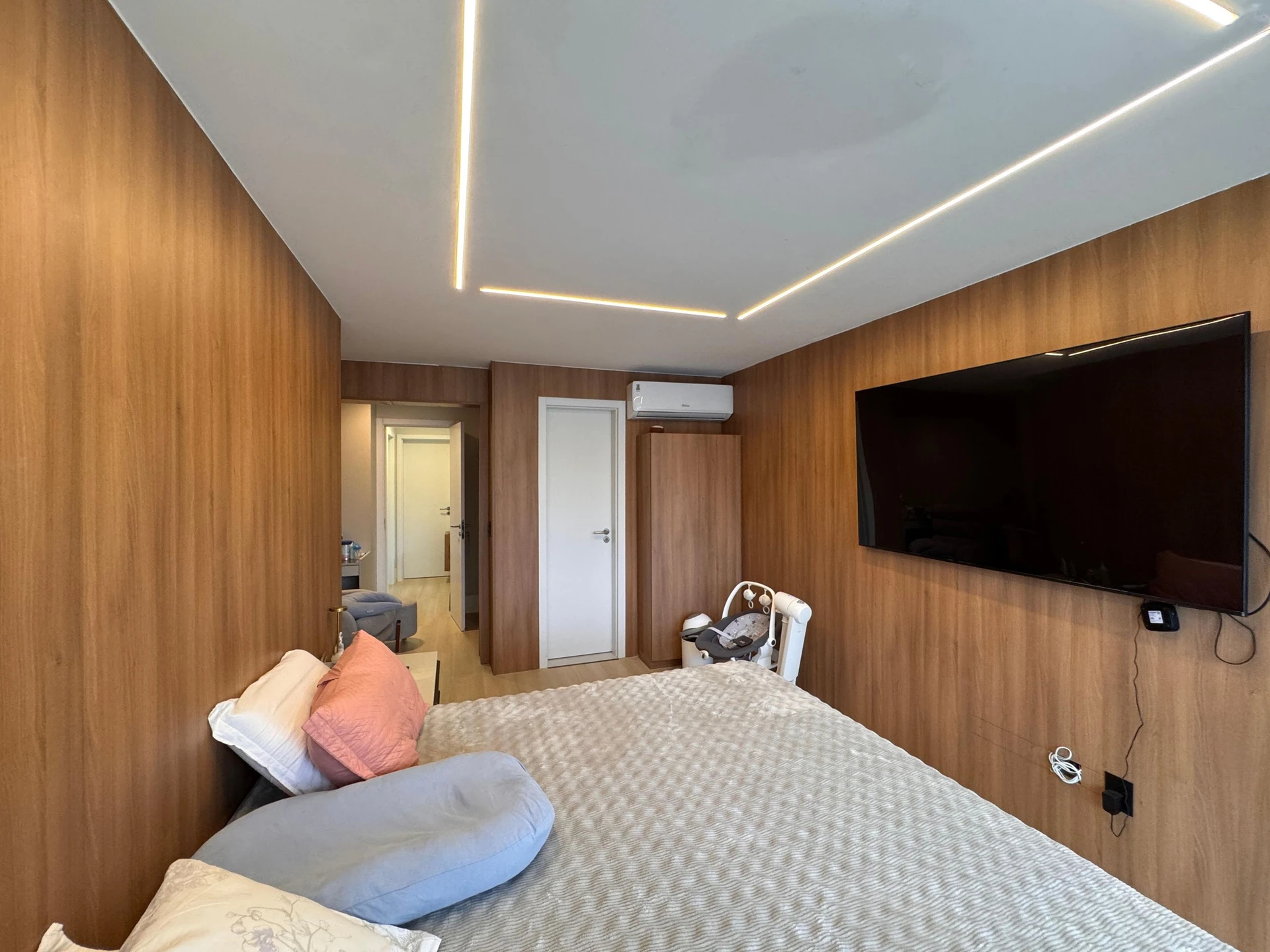 Будинок 280 м² із заскленим балконом та панорамними вікнами — photo 29