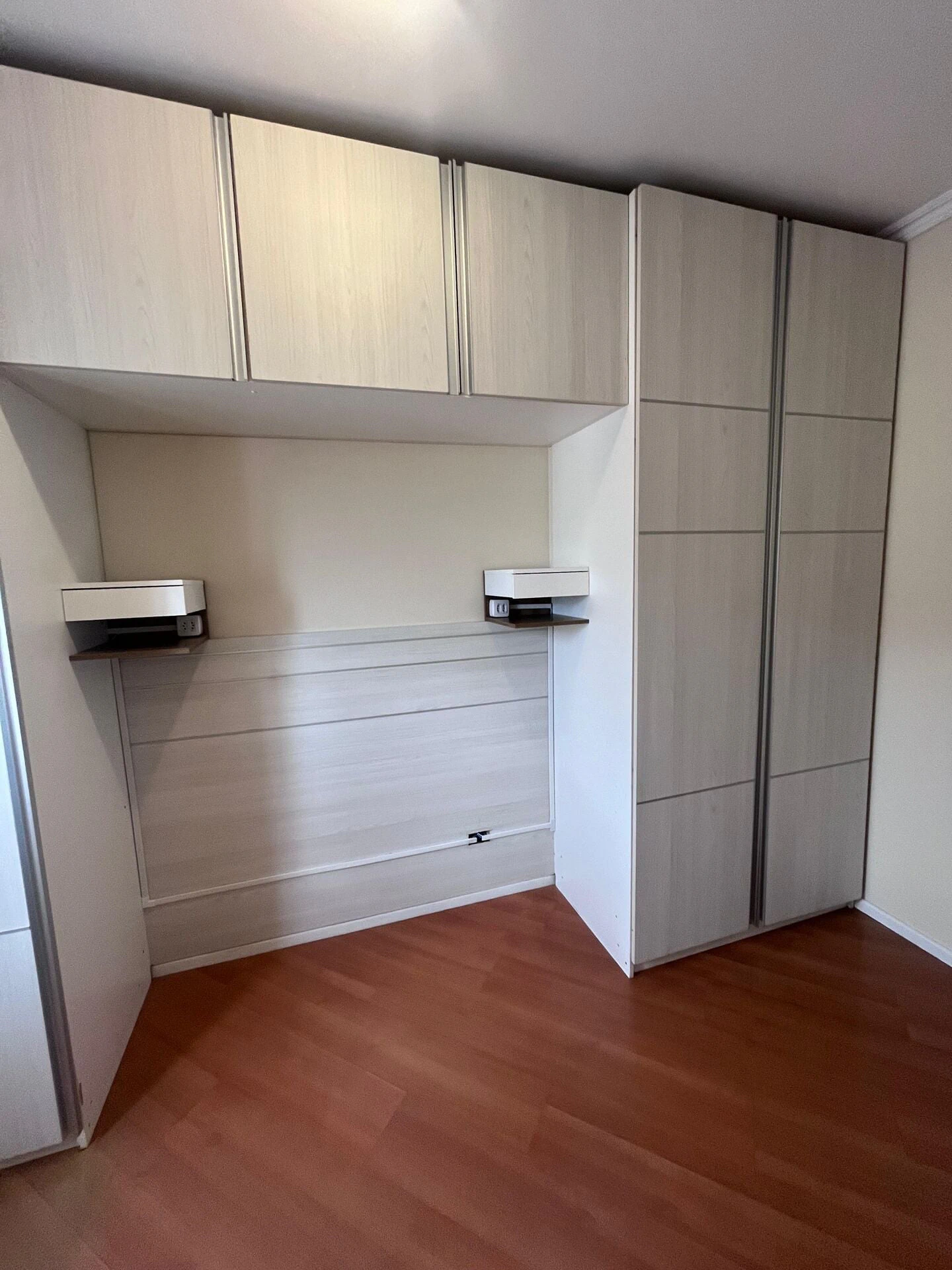 2-bedroom apartment with wood or laminate floors in Curitiba — photo 8