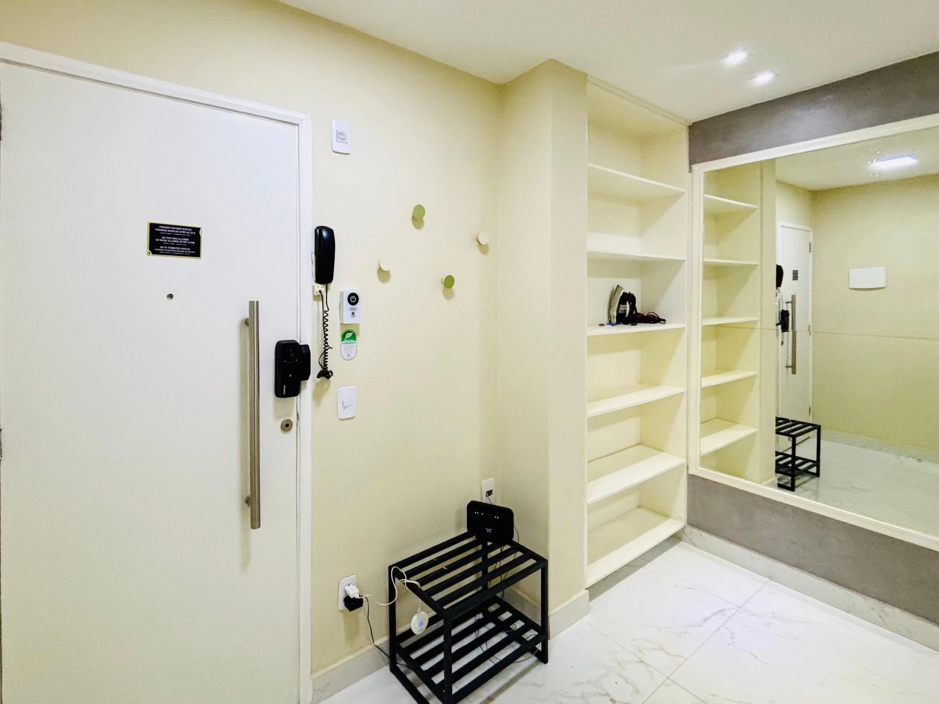 Furnished 1-bedroom apartment with a closed kitchen — photo 20