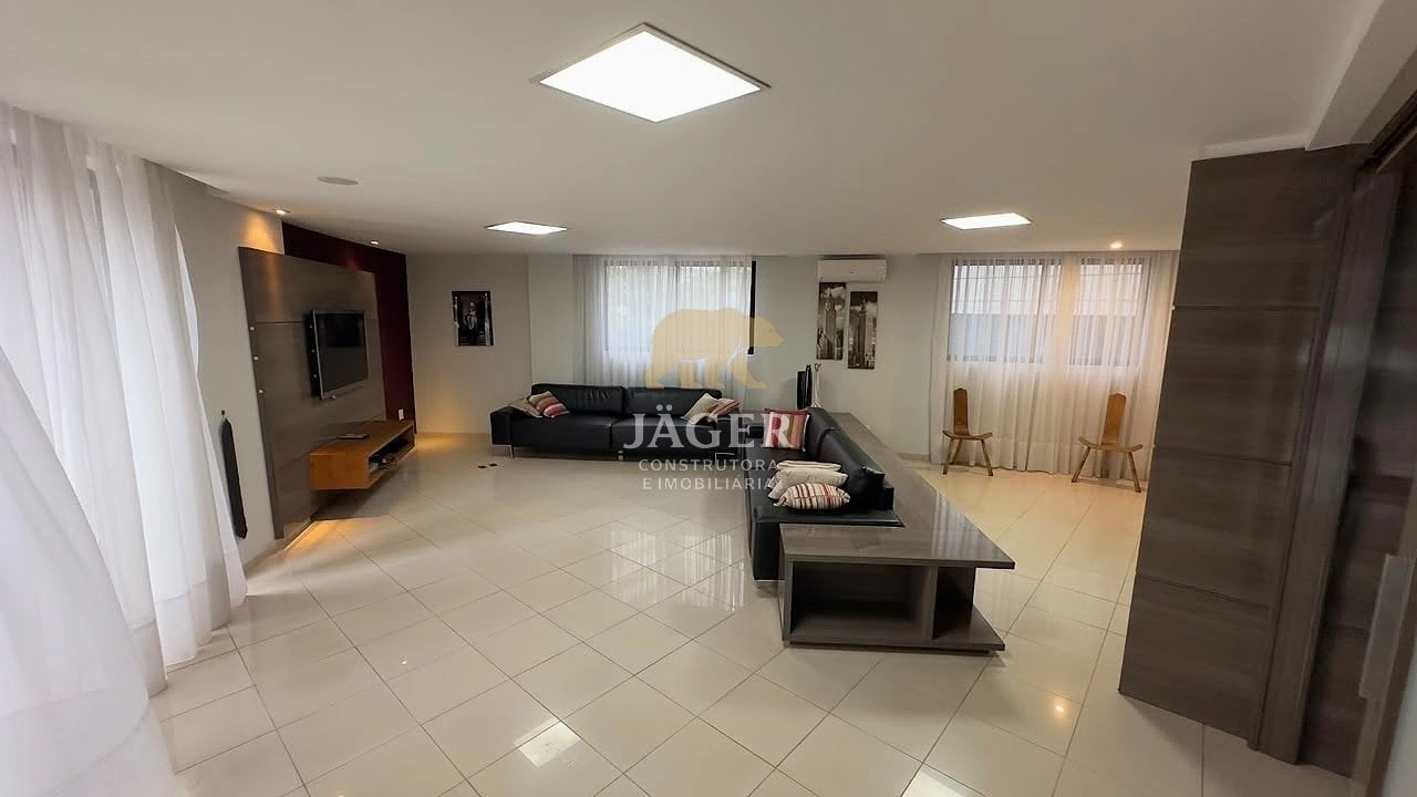 185 m² apartment with a bathtub and a glass-enclosed balcony — photo 19