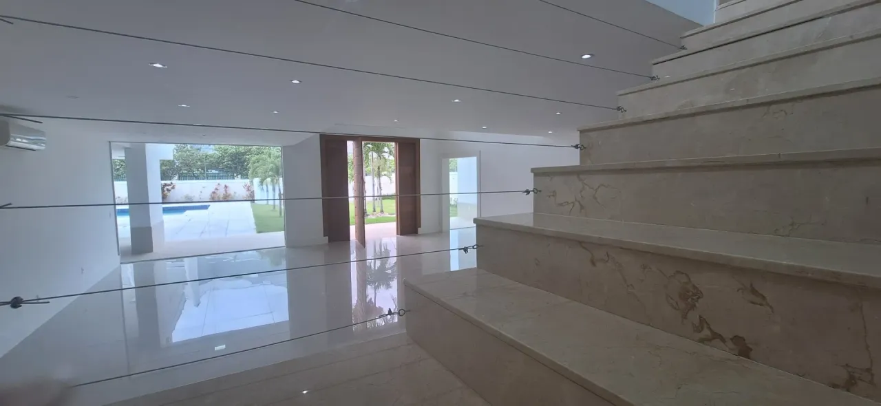 House with 900 m², 5 bedrooms and 4 parking spots — photo 19