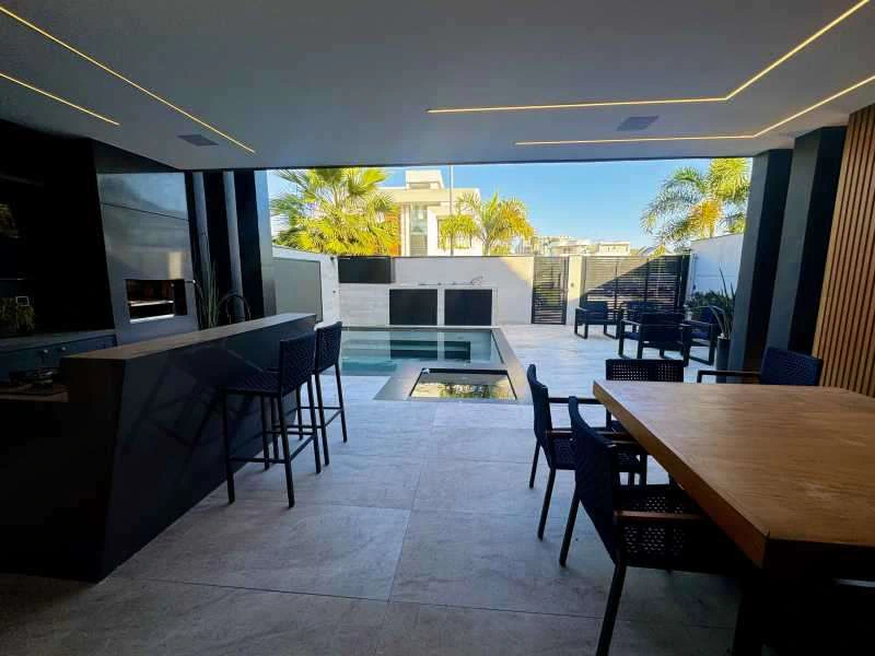 540 m² house with 5 en-suite bedrooms and open-plan kitchen — photo 21