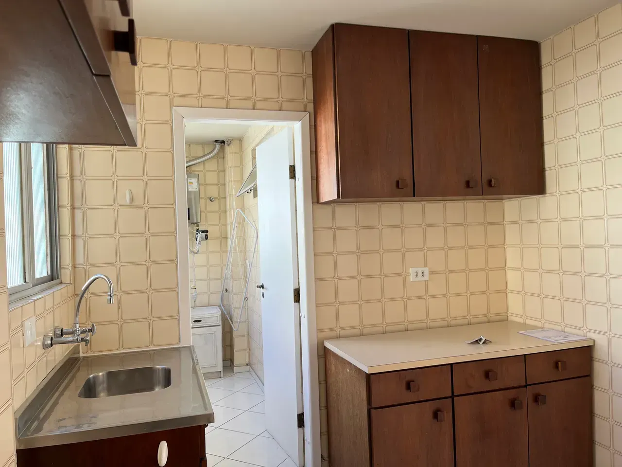 Unfurnished 2-bedroom apartment with parking space — photo 9