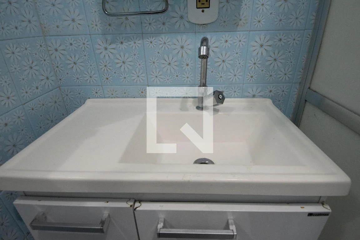 Furnished apartment with 2 bedrooms and 1 bathroom — photo 25