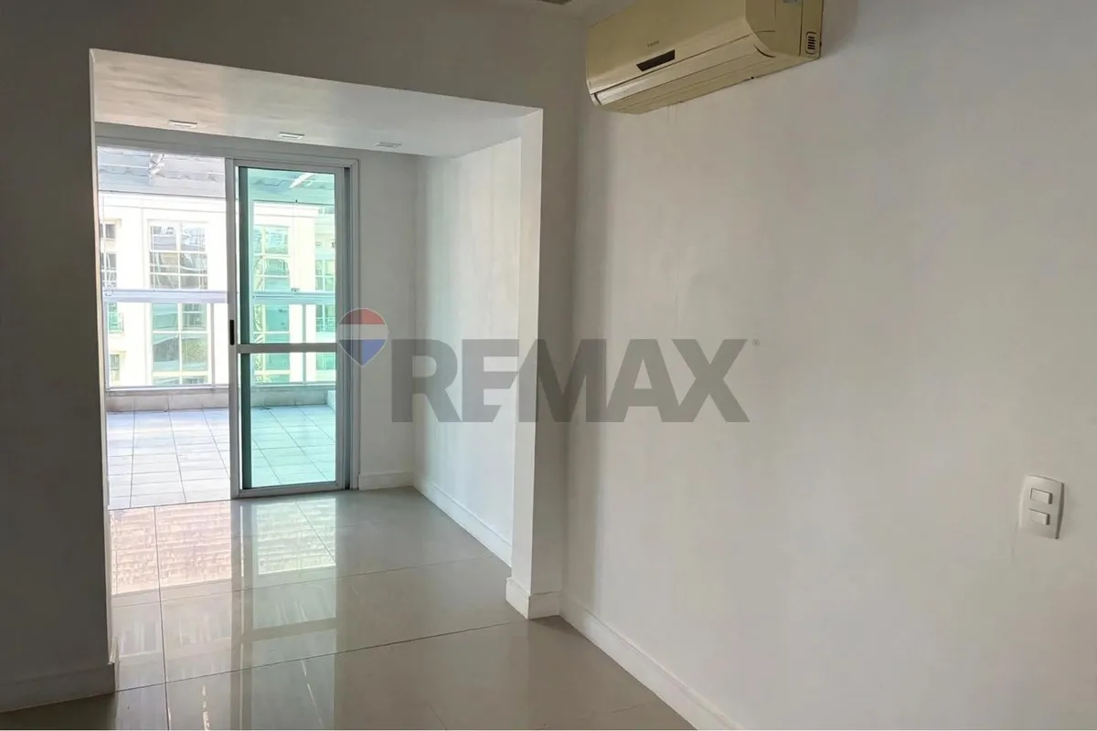 Apartment with 5 bedrooms and a glassed-in balcony — photo 9