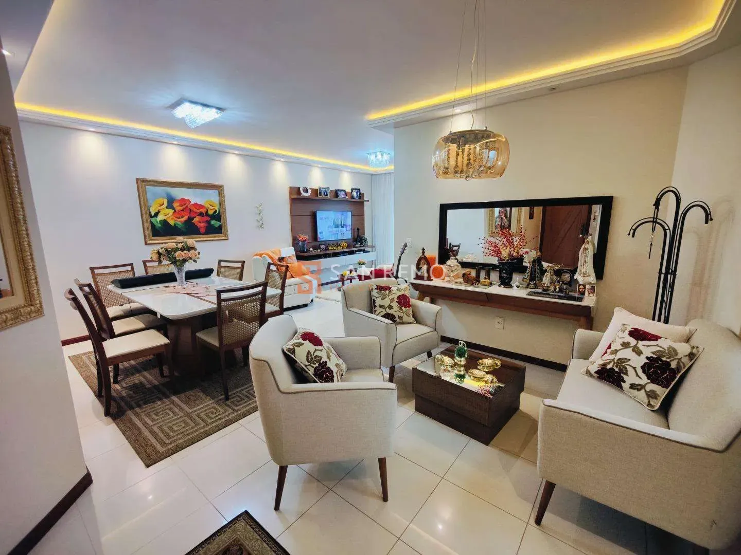Apartamento mobiliado com 4 dormitórios e 2 suítes