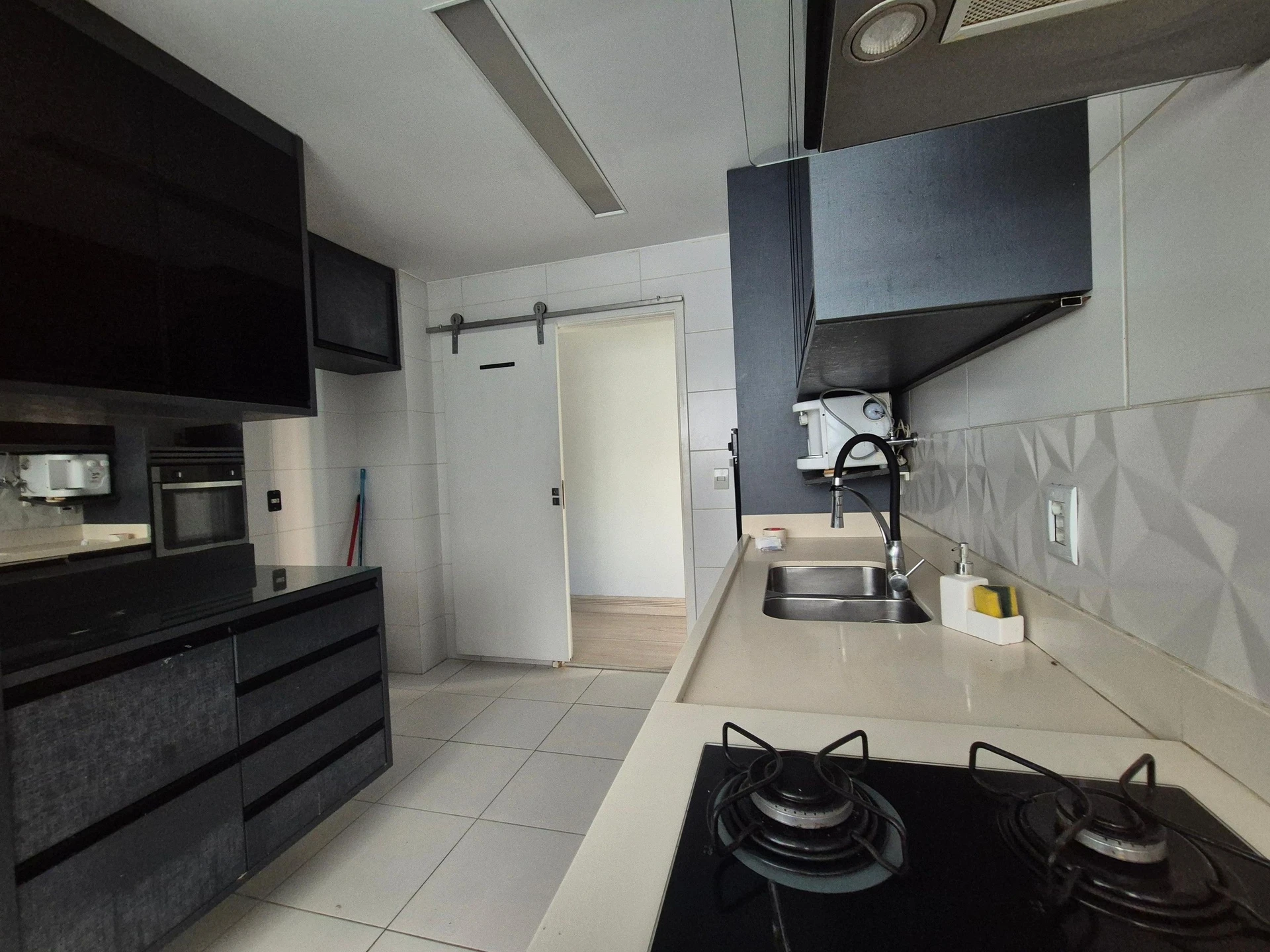 Apartamento de 2 quartos em condomínio com piscina — photo 17