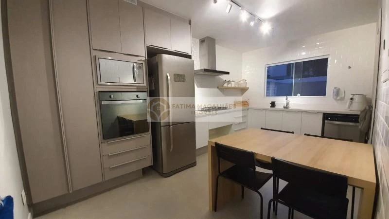 Rental house with 4 en-suite bedrooms and 226 m² — photo 9