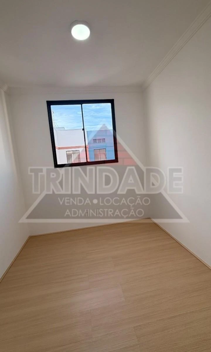 Wood or laminate floors in a 2-bedroom apartment, 53 m² — photo 8