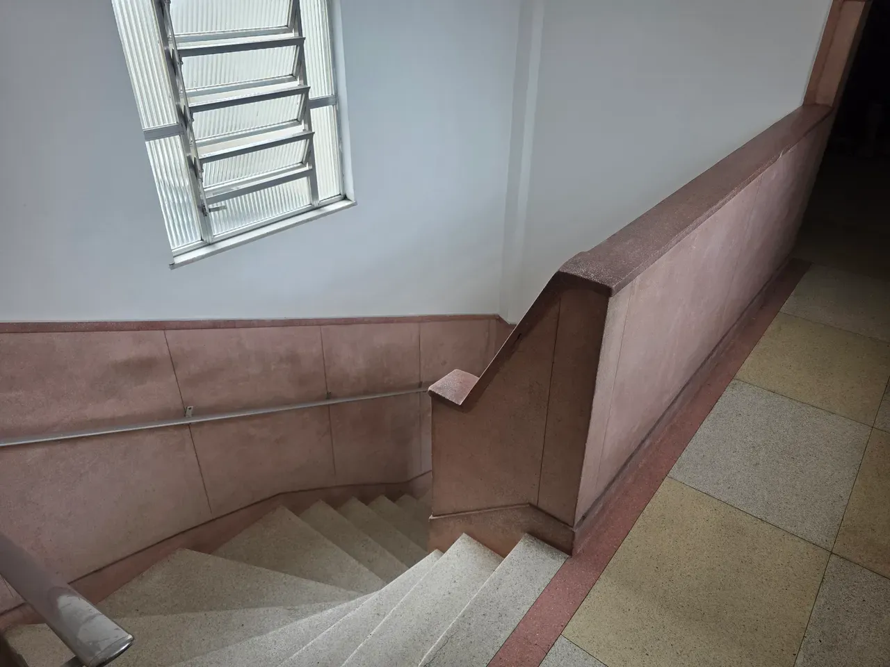 Apartment, 90 m², with wood or laminate floors — photo 34