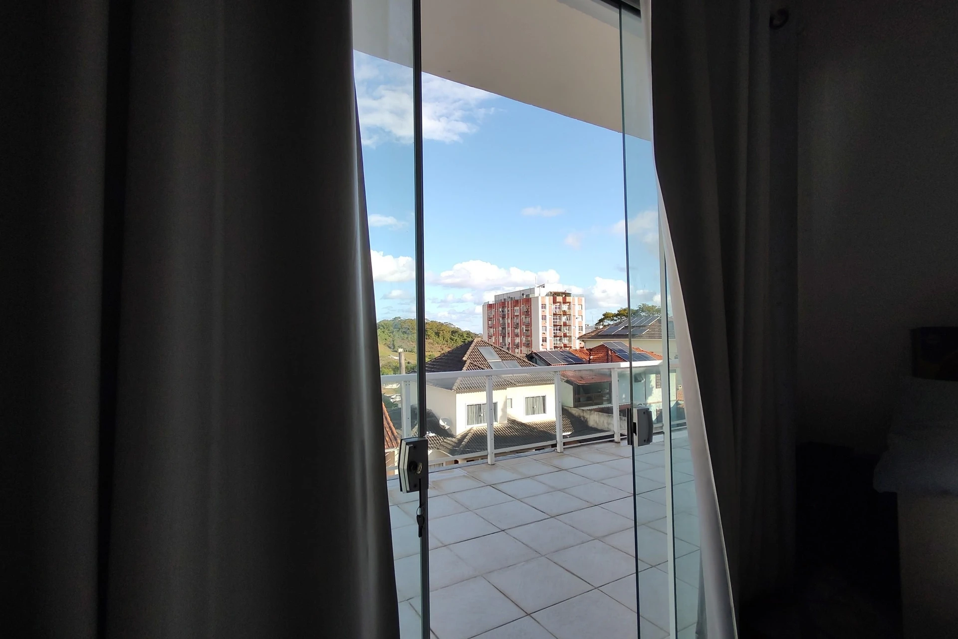Vista a la montaña y 5 dormitorios: casa de 900 m² — photo 35