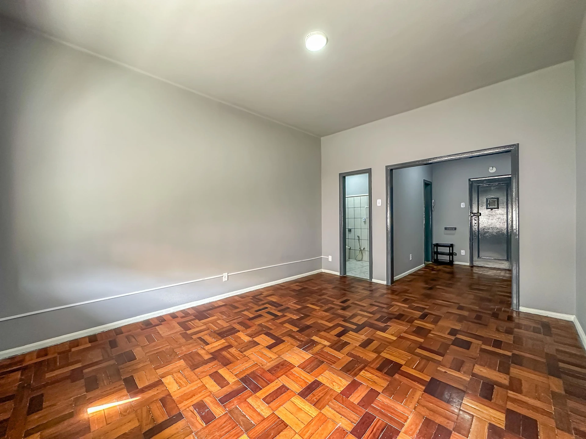 Studio, 34 m², com piso de madeira ou laminado — photo 3