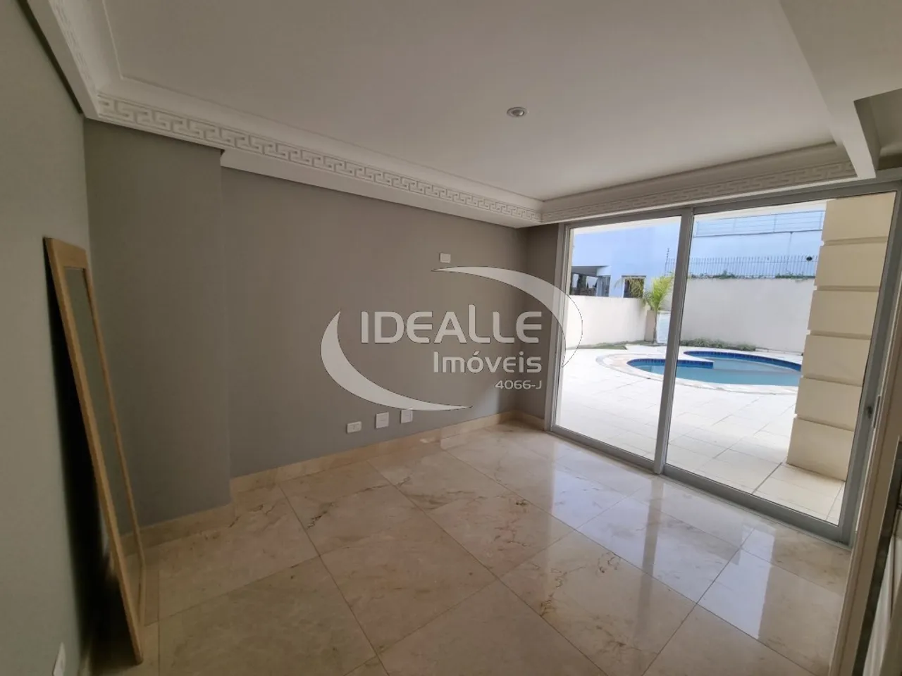 Rental house with 5 bedrooms and 6 bathrooms — photo 15
