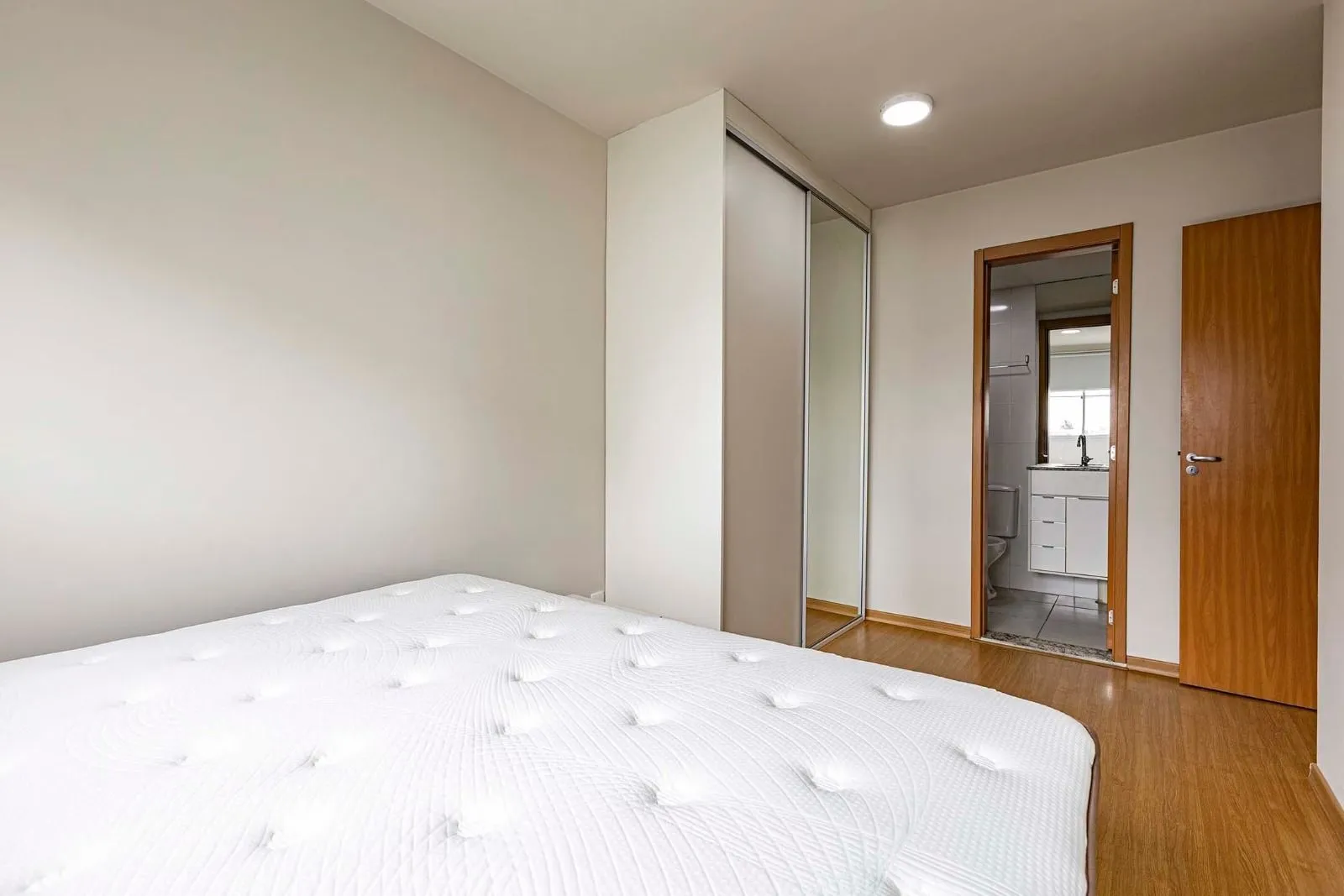 2-bedroom apartment in a building with a coworking space — photo 5