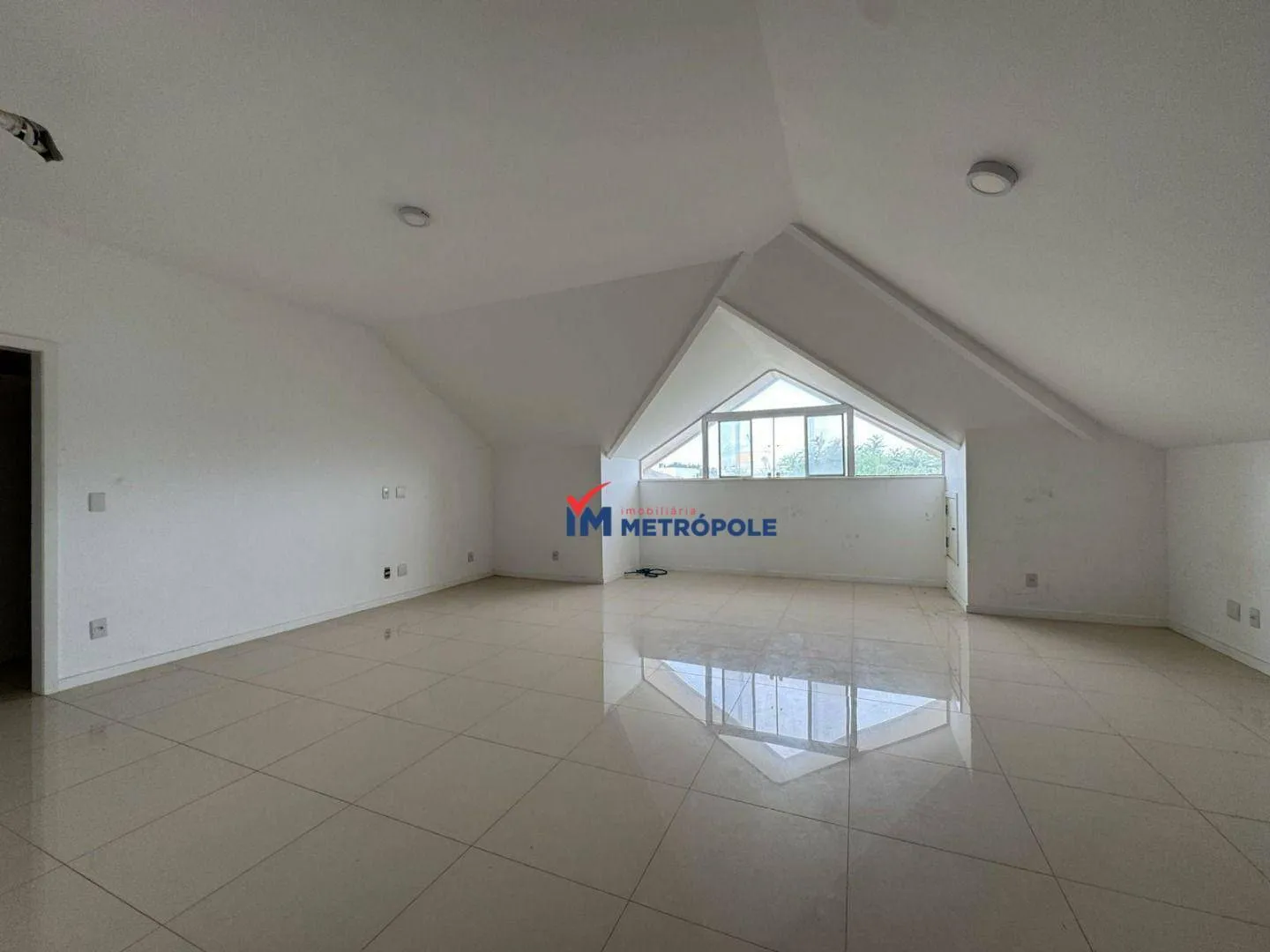 5 quartos e janelas do piso ao teto: casa de 600 m² — photo 32