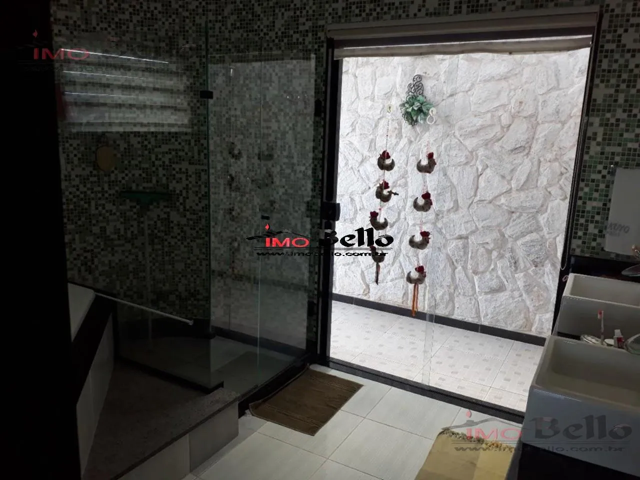 Casa com 3 suítes e 400 m², piso de madeira na sala — photo 19