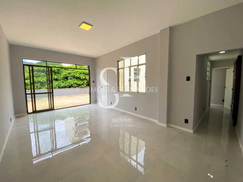 Apartment on the 5th floor with a walk-in closet