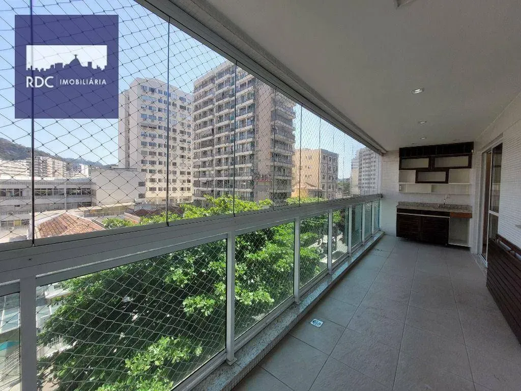 Glass-enclosed balcony in a 3-bedroom apartment, 108 m² — photo 20