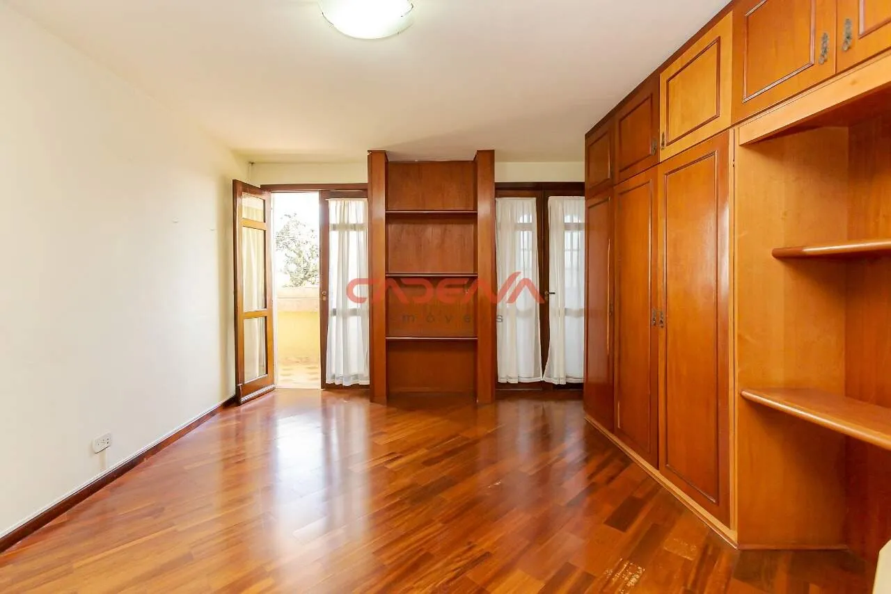 House with 5 bedrooms, 3 en-suites and 660 m² with 6 spaces — photo 9