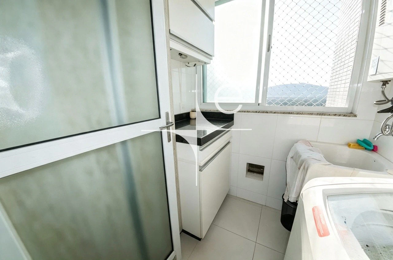 Furnished apartment, 85 m², with a glass-enclosed balcony — photo 22