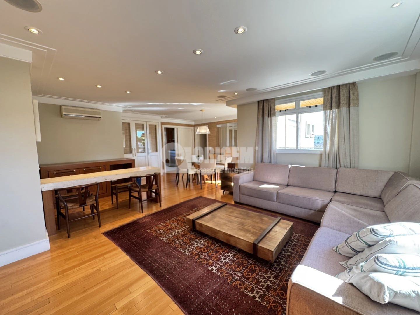 2-bedroom apartment with a bathtub in Curitiba — photo 25