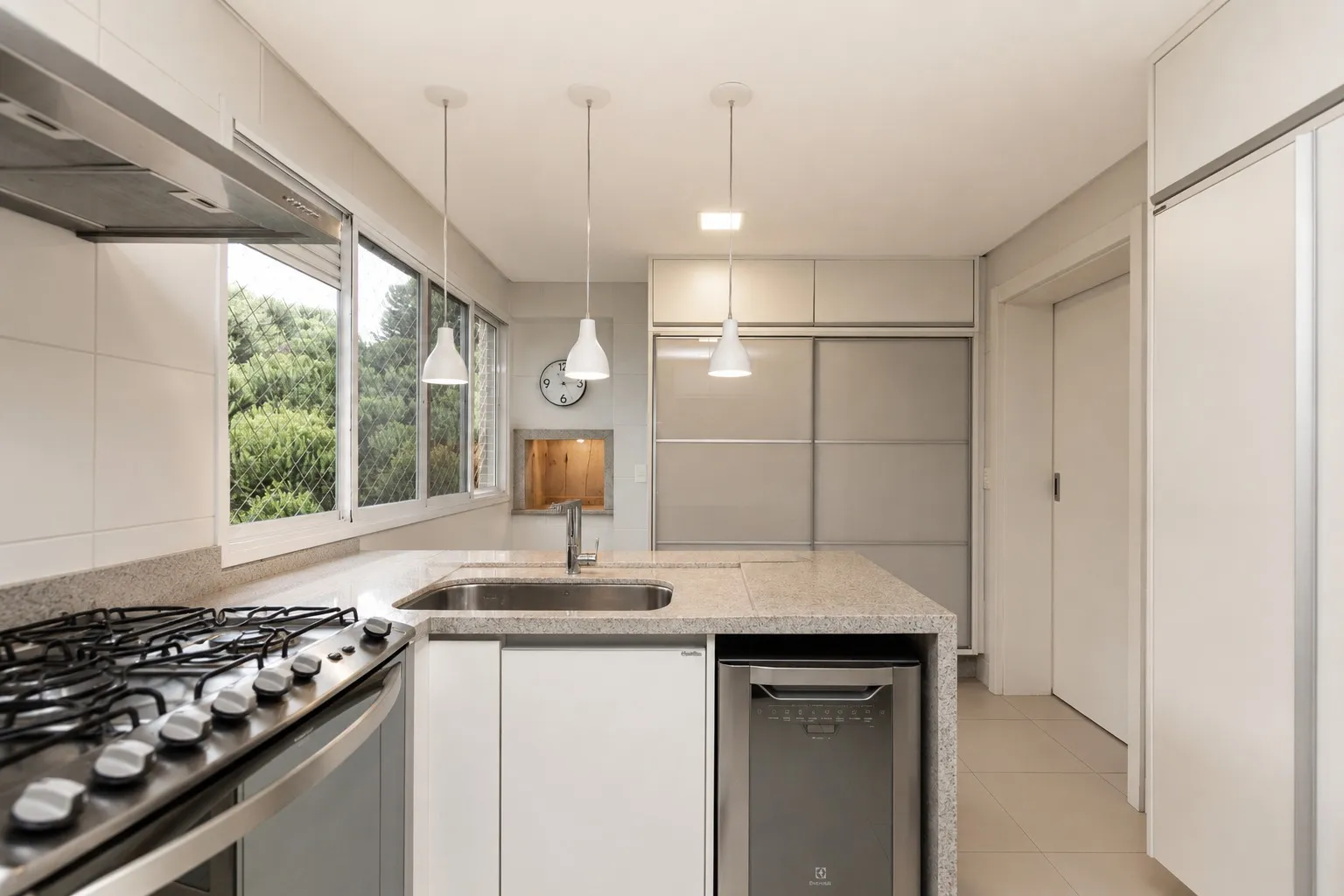 Apartment 432 m² with 3 bedrooms and an open-plan kitchen — photo 9