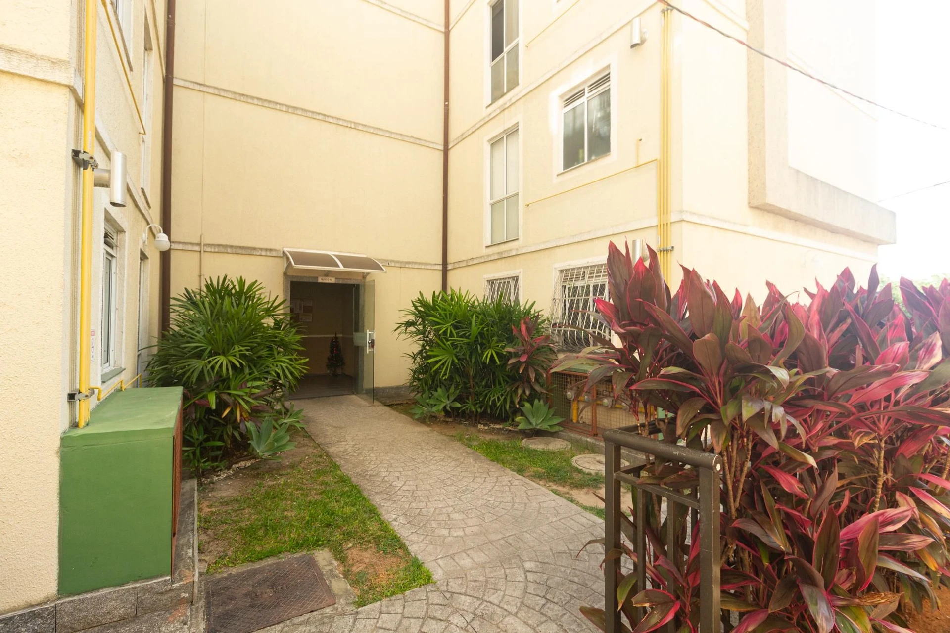 2-bedroom apartment in a building with a pool — photo 6