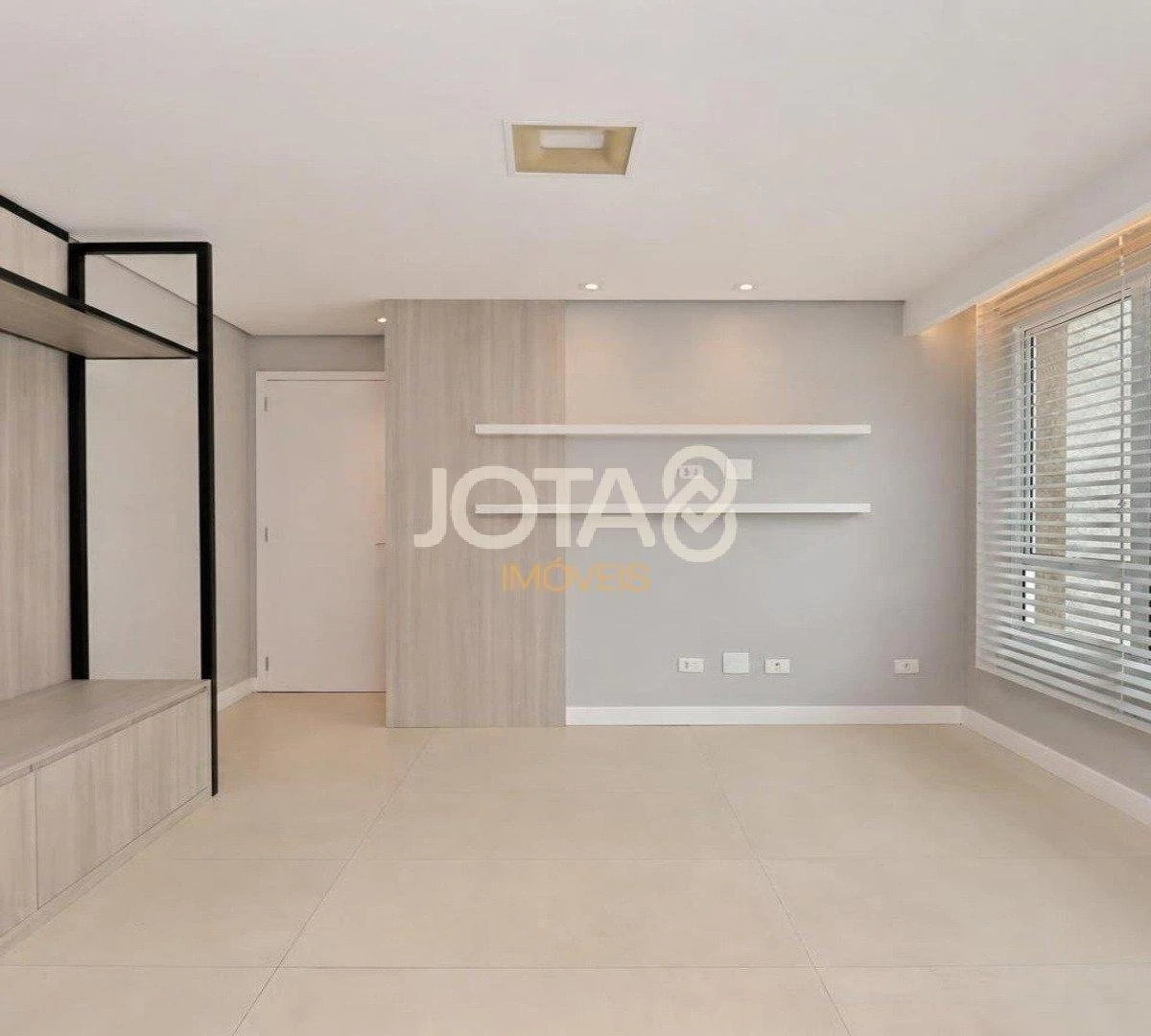 2-bedroom apartment in a building with a gym — photo 11