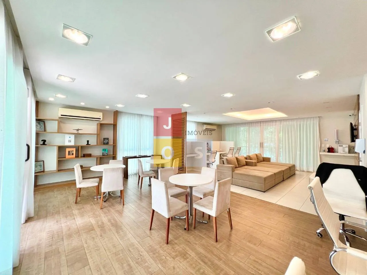 Furnished 4-bedroom suite apartment with 156 m² — photo 110