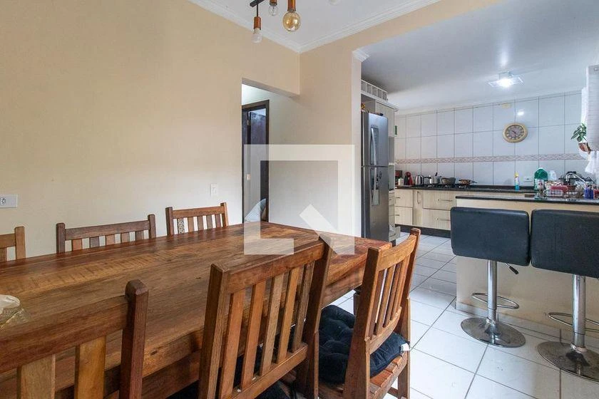 3-bedroom house with a bathtub in Curitiba — photo 21