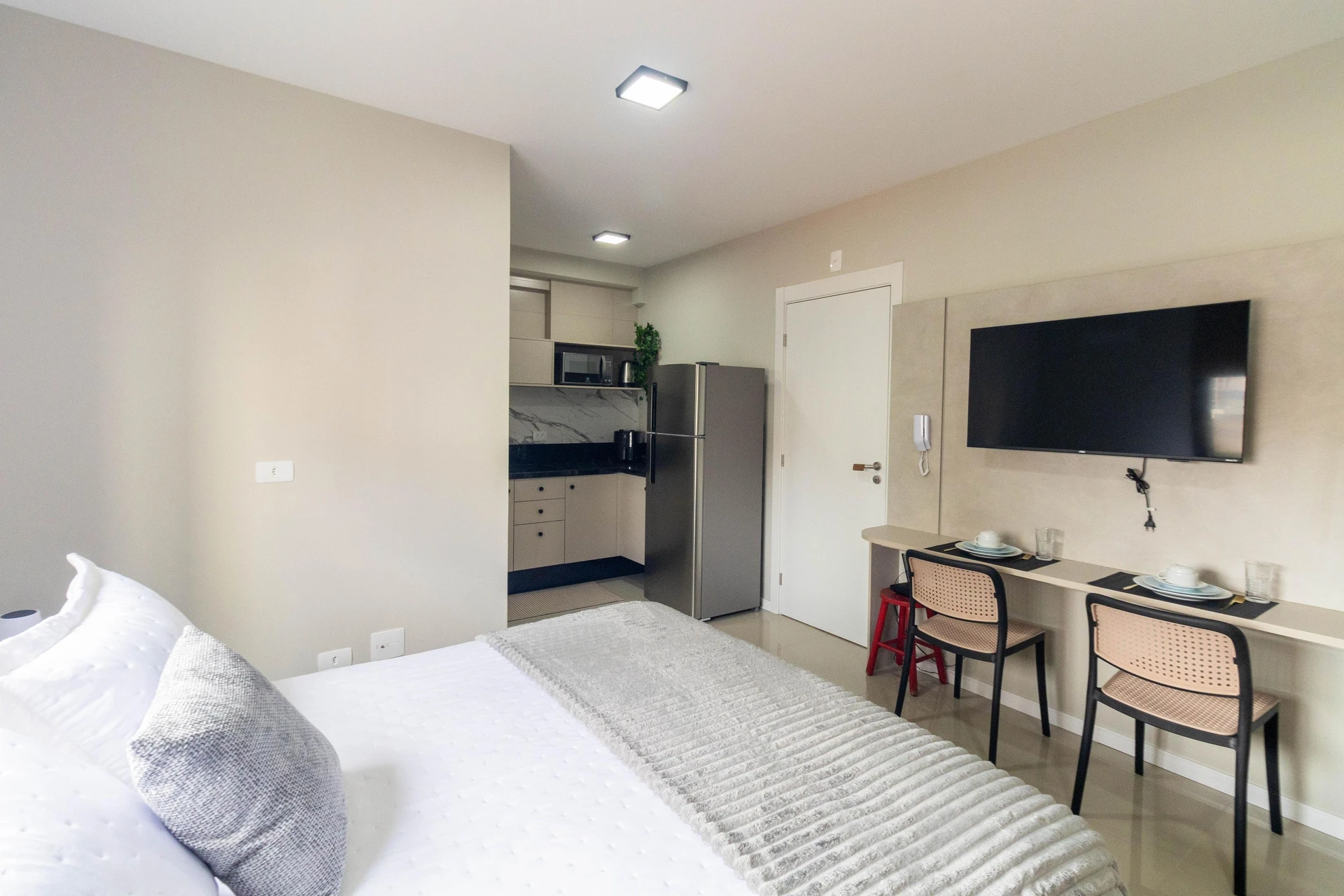 One-bedroom apartment with a home office in Curitiba — photo 7