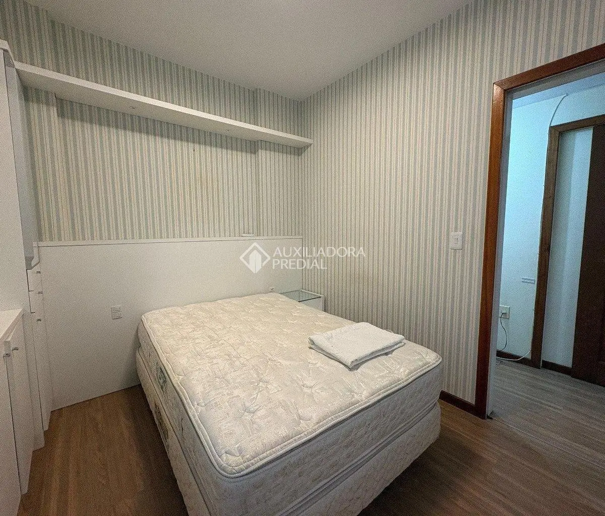 3-bedroom apartment with a glass-enclosed balcony — photo 6