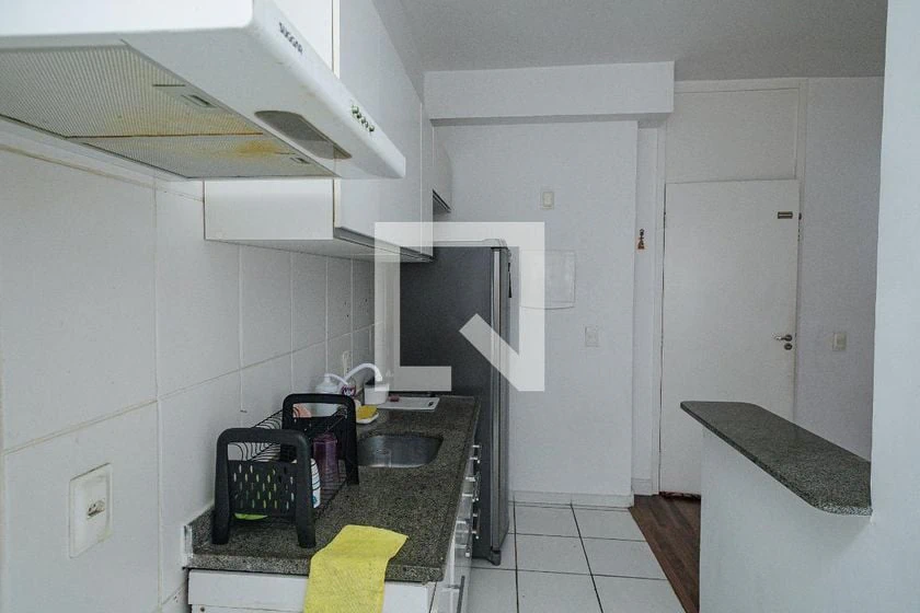2-bedroom apartment with laundry area and balcony — photo 4