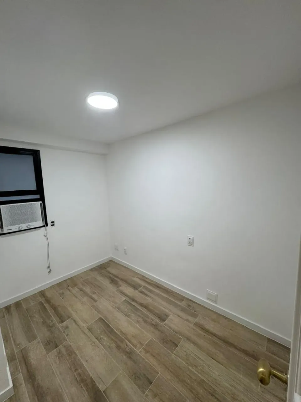 Rental apartment with 3 bedrooms and a glassed-in balcony — photo 16