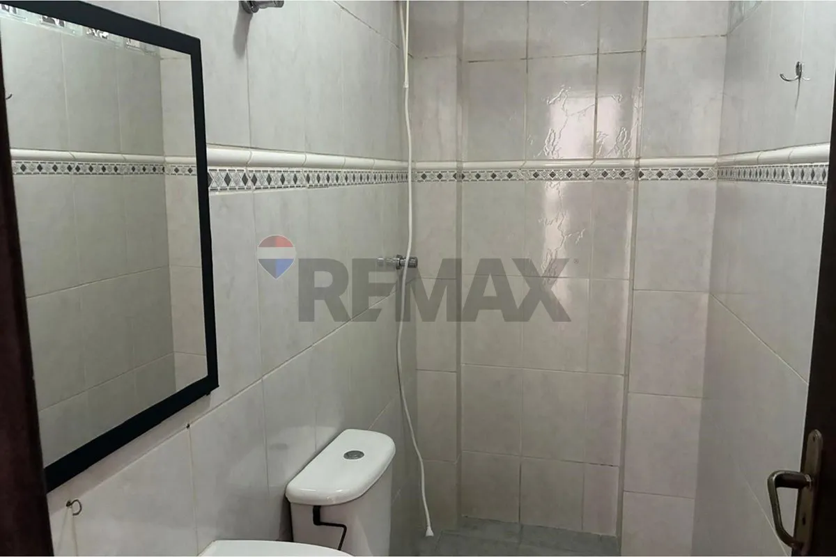 3-bedroom apartment, 1 with its own bathroom, 48 m² — photo 25
